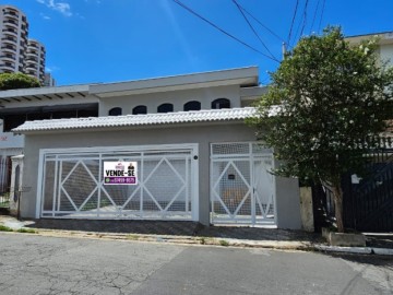 Casa à Venda